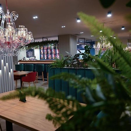 Hotel Xemar Arad Esterno foto