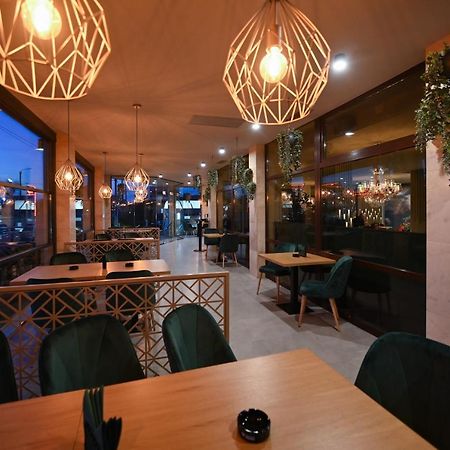 Hotel Xemar Arad Esterno foto