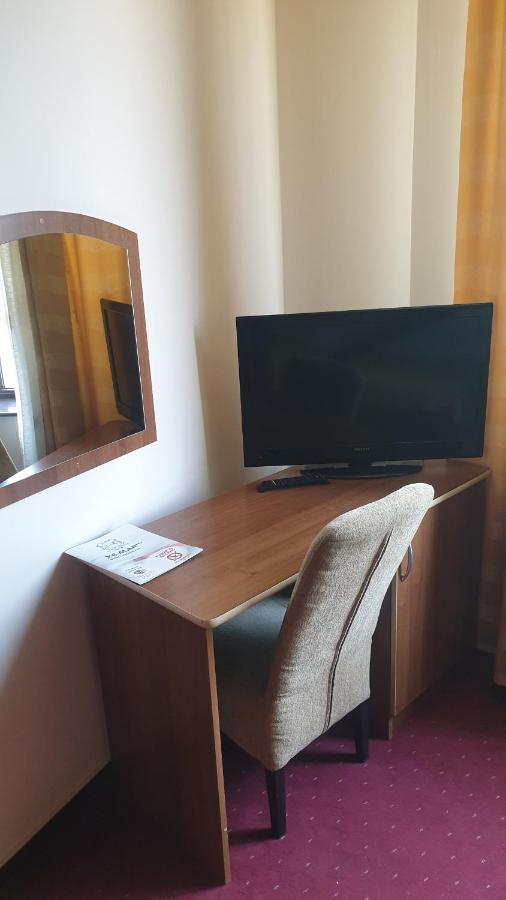 Hotel Xemar Arad Esterno foto