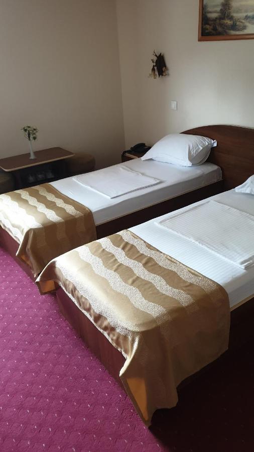 Hotel Xemar Arad Esterno foto