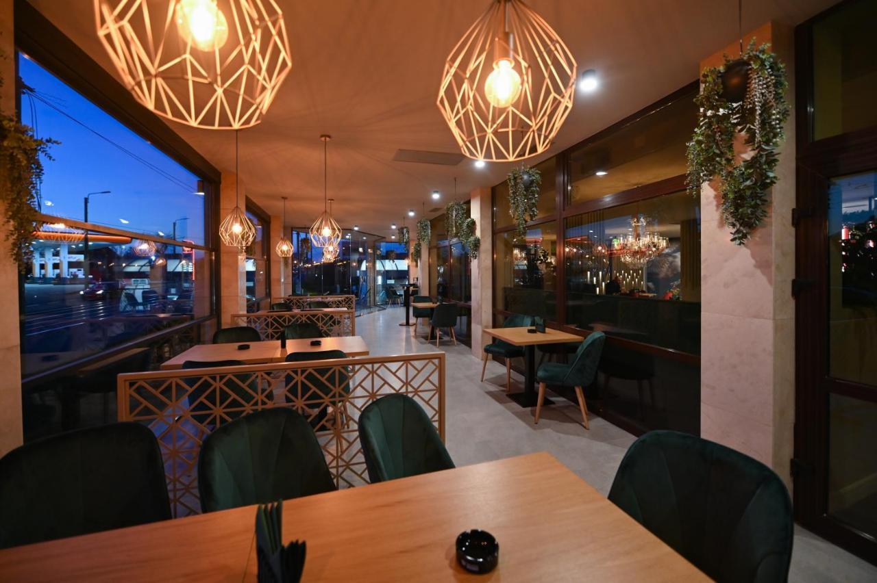 Hotel Xemar Arad Esterno foto