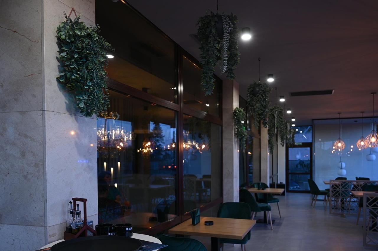 Hotel Xemar Arad Esterno foto
