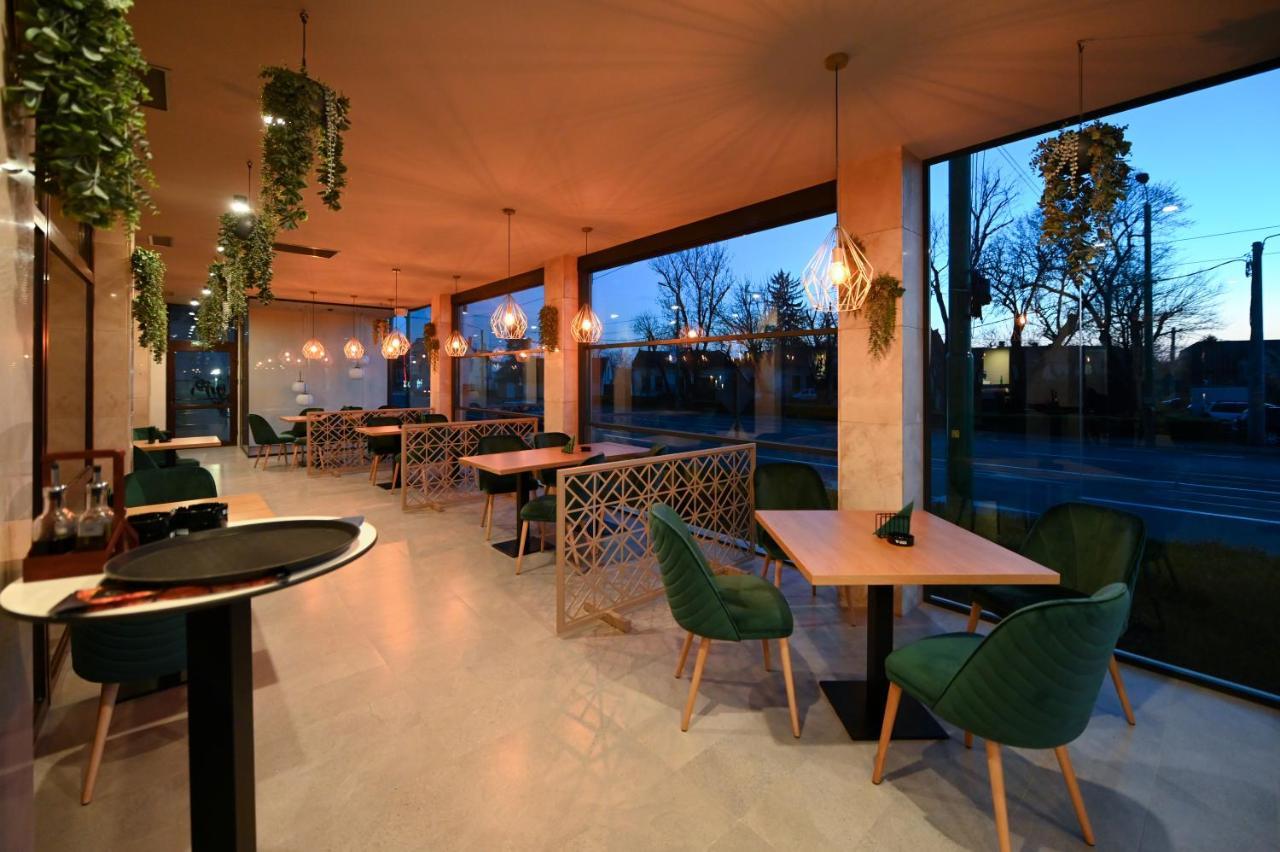Hotel Xemar Arad Esterno foto