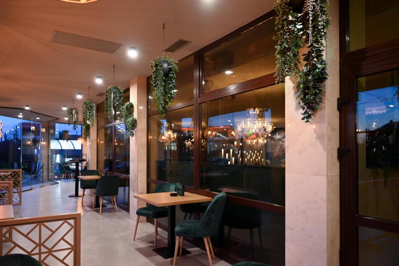 Hotel Xemar Arad Esterno foto