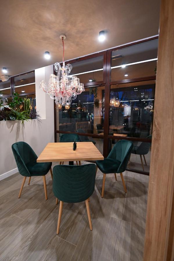 Hotel Xemar Arad Esterno foto