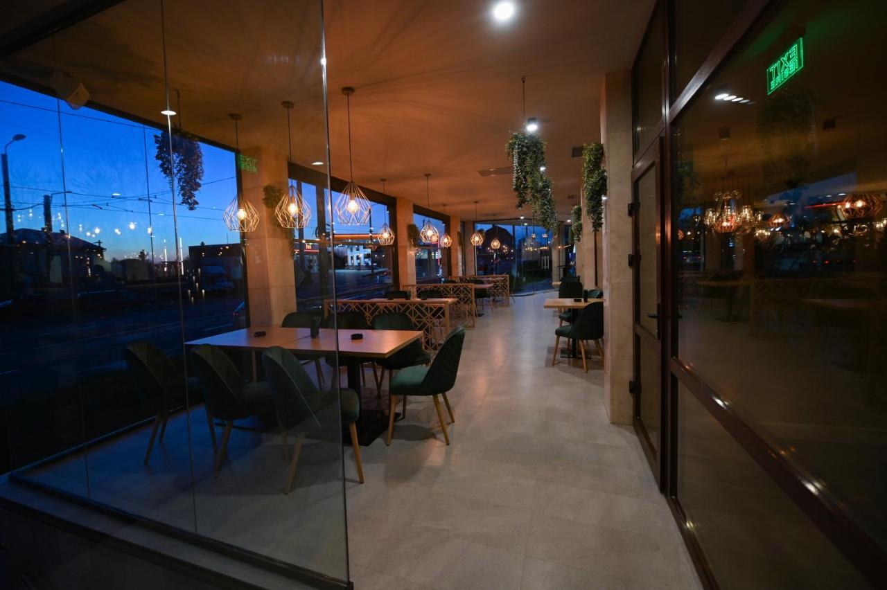 Hotel Xemar Arad Esterno foto