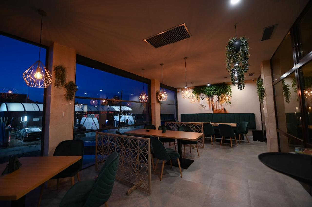 Hotel Xemar Arad Esterno foto